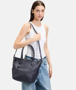 Annie Satchel M