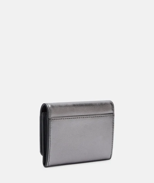 Metallic Ezra Louisa